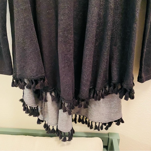 ⭐️ UNCLE FRANK Black Tassel Hem Tunic Top - Picture 4 of 6